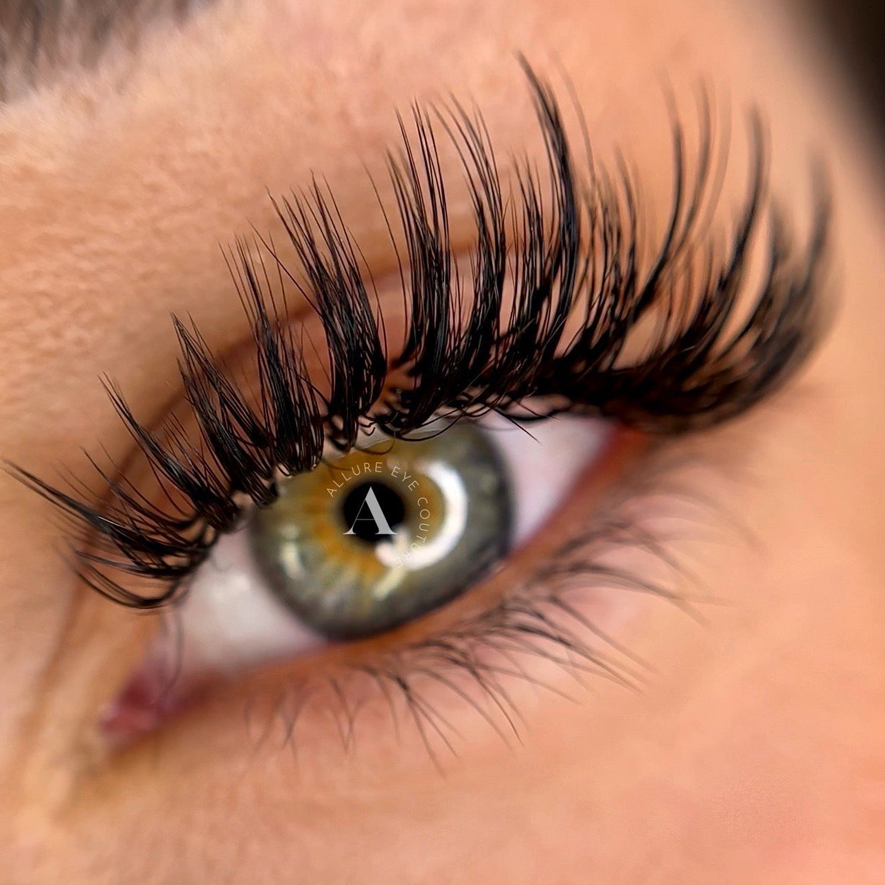 Beginner 4-day ULTIMATE Eyelash Extensions Private Course + FREE Lash KIT